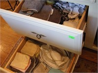 CTS OF 2 DRAWERS & LOT OF LINENS & BAKEWARE