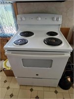 GE 30" Electric Stove (Nice Condition)