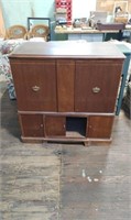 Duncan Phyfe Mahogany Bar Cabinet