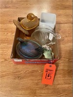 Box lot hens on nest, glass juicer