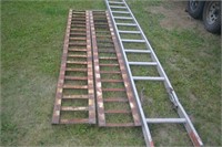10' Aluminum ladder - heavy steel ramps (appr. 7')