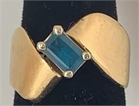 14kt Gold Ladies Sapphire Ring Size 6