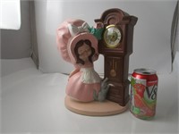 Figurine petite fille, horloge + chat