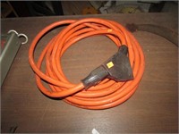 14 / 3  3 OUTLET EXTENSION CORD