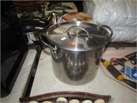 STAINLESS STEEL POT