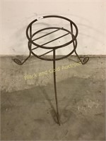 3 legged metal plant stand