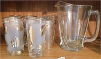 Eight 1960's Libbey Golden Leaf glass tumbers -