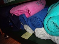 Shelf w/ new full sized bath/beach towels