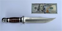 Detailed Hunting Knife w/Figured Handle