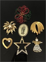 Seven vintage pins/ brooches