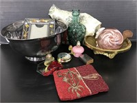 Collection of vintage vanity items