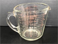 Vintage Pyrex 4cup measuring cup