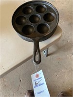 GRISWALD CAST IRON MUFFIN PAN