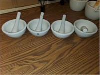 4 small mortar and pestle