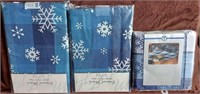 898 - HOLIDAY TABLE LINENS