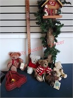 Boyd's Bears & holiday decor