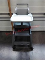 >Rubbermaid Highchair