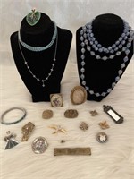 (ST) Large assortment of costume jewelry