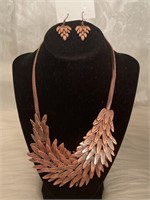 (ST) Matching costume jewelry leaf necklace and