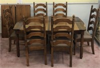 Dining Room Table w/6 Chairs and 2 Leaves
