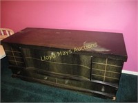 Cavalier Mid Century Cedar Trunk / Hope Chest