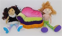 2 Groovy Girls Dolls and Chaise Lounge Chair