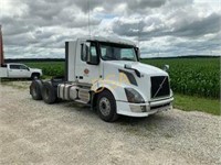 2015 Volvo Day Cab Truck Tractor,