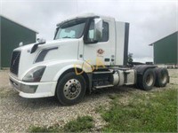 2015 Volvo Day Cab Truck Tractor,