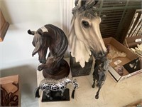 4 Horse Statues