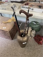 Brass umbrella holder w/4 canes