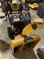 NICE CUB CADET 3X 3 STAGE POWER 24IN SNOWBLOWER