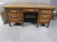 A Quarter Sawn Oak Executive Desk, Circa 1940