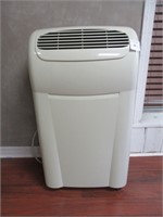 A DeLonghi NF90 Air Conditioner