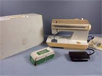 Vintage Singer Futura II Sewing Machine