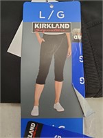 KIRKLAND WOMENS CAPRIS SIZE LARGE