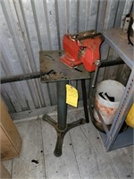 WILTON 5" VISE & PEDESTAL