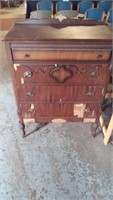 Vintage 4 drawer dresser