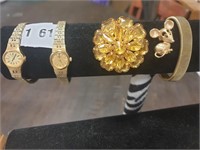 Vintage womens watches 2 pins & bracelet