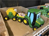 John Deere plastic kid toy with cows and pigs