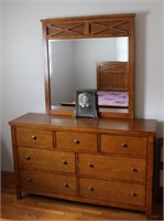 Modern Wooden Dresser w Mirror in exc.