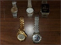 lot of 5 watches 2 are seiko
