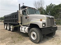 2003 INTERNATIONAL 5550 TANDEM AXLE DUMP W/ TAG AX