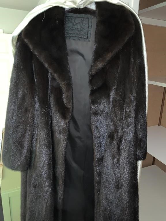 Mink Fur Coat By Vincent Furs Becks, How To Dispose Of Mink Coat