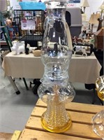 Hurricane lamp with oil