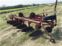 IHC 70, 6 BOTTOM PLOW, C/W COULTERS