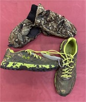Pr of Camo Hunting Running Shoes & Mitts