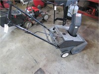 YARD MACHINE SNOW BLOWER 3 HP 21"