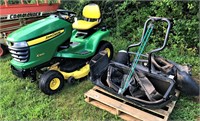 John Deere X300 42'' Hydrostatic Lawn Tractor