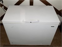 Clean Kenmore chest type deep freezer
