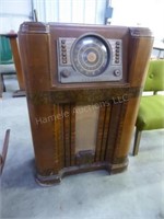 Vintage Crosley radio